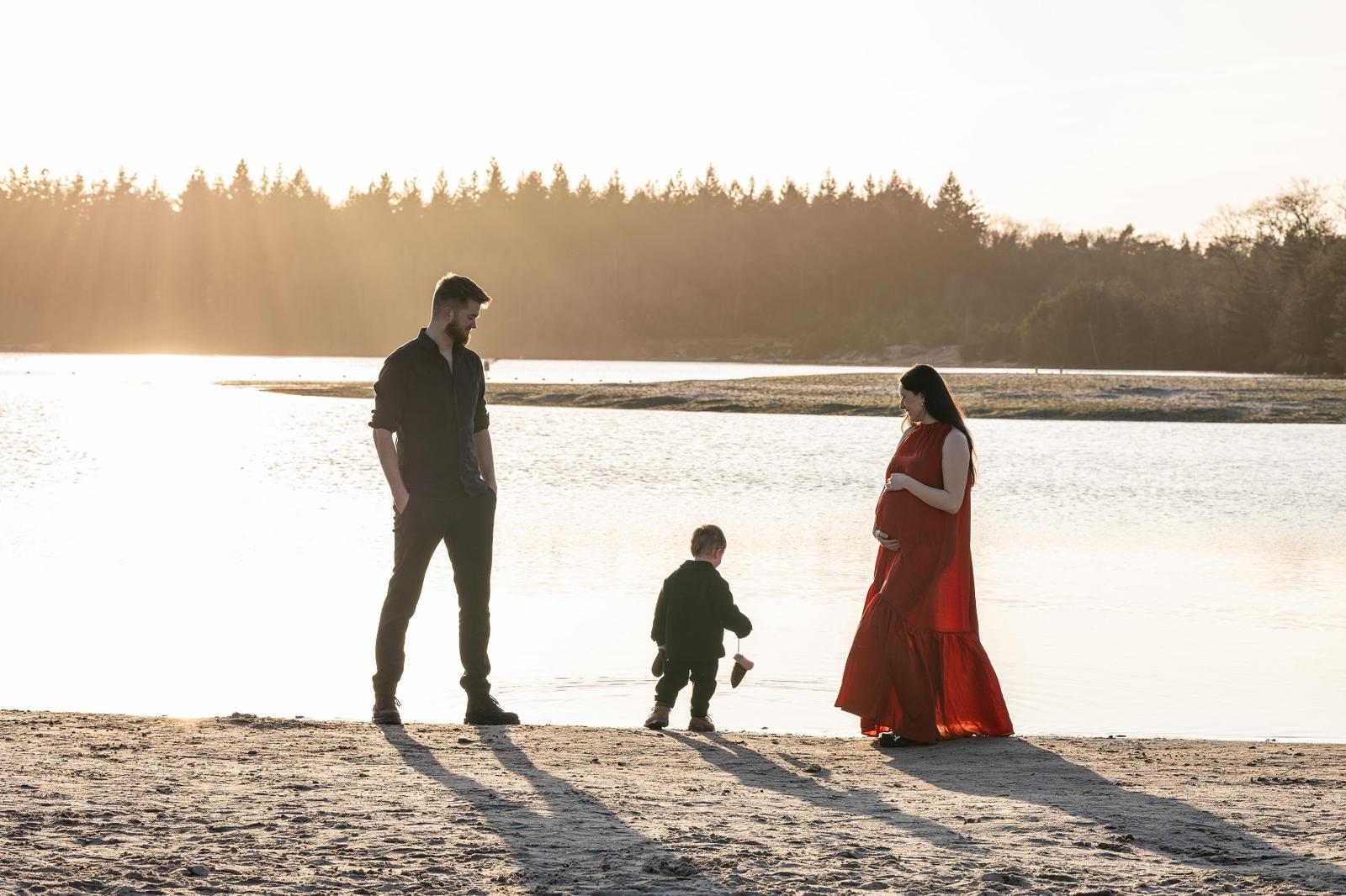 Familie aan het water